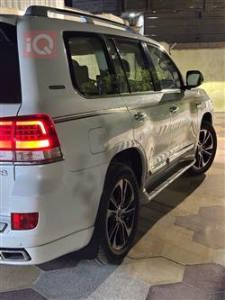 تۆیۆتا لاند کروزەر